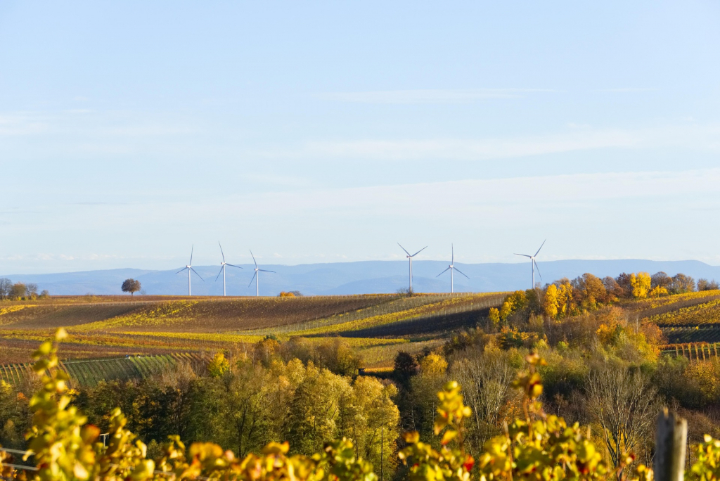 Fotogedicht: Windräder, Herbstlandschaft